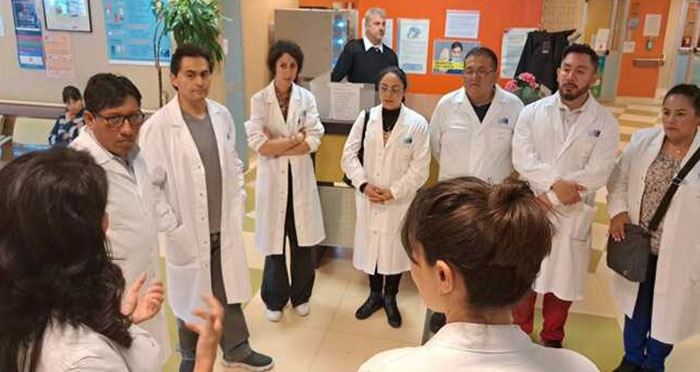 DelegaciÃ³n de mÃ©dicos de ApurÃ­mac visita sede de la Embajada peruana en Italia