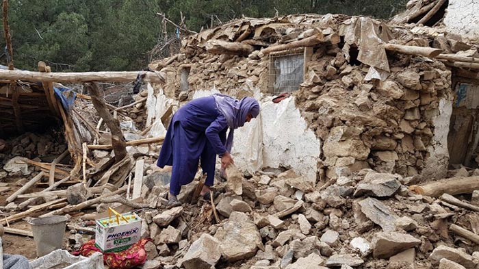 Afganistán eleva a 1.500 el número de muertos por el terremoto que sacudió al país