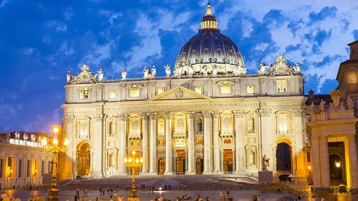 El Vaticano ocultó durante décadas casos de pederastia en todo el mundo