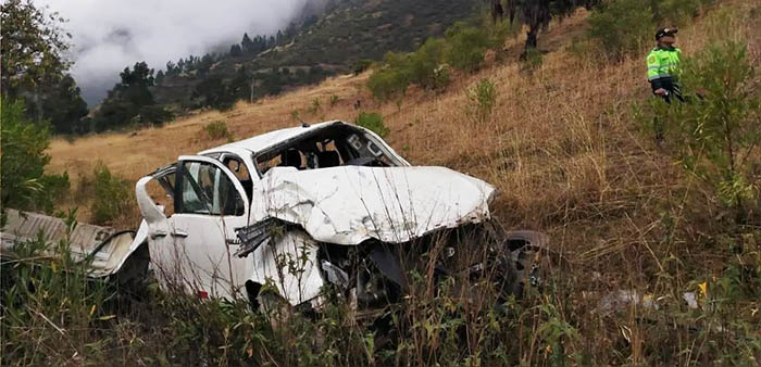 Huancavelica: un muerto y un herido dejó la caída de un vehículo a un abismo