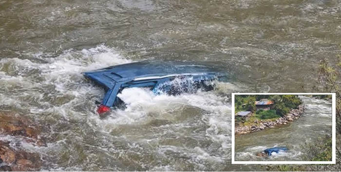 Dos personas desaparecidas tras caer camioneta  al río Antabamba