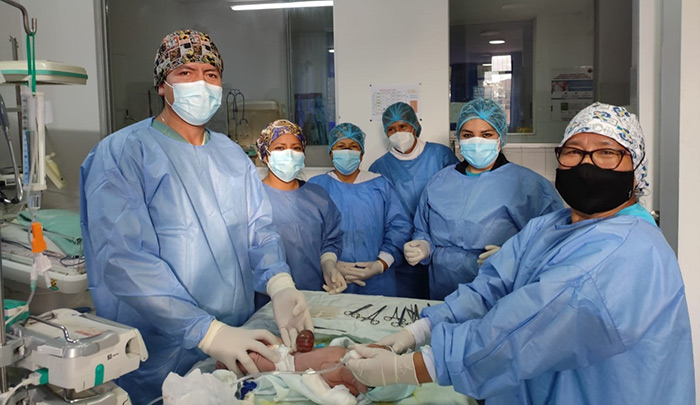 BebÃ© que naciÃ³ con sus intestinos expuestos fue operado en hospital subregional