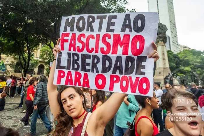 “Bolsonaro nunca más”: miles de estudiantes protestan en Río de Janeiro por el posible regreso de la ultraderecha en Brasil