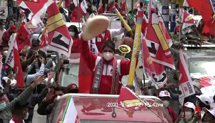 Candidato De Peru Libre Pedro Castillo Tuvo Nutrido Recibimiento En Abancay