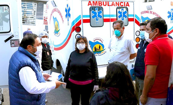 Un chofer y una médica sin experiencia en adquisiciones firmaron buena pro para comprar las 10 ambulancias 