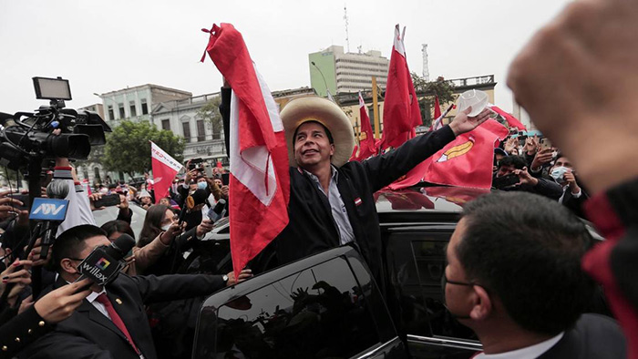 La gesta del Perú profundo a Lima: el izquierdista Castillo derrota a Fujimori en las presidenciales