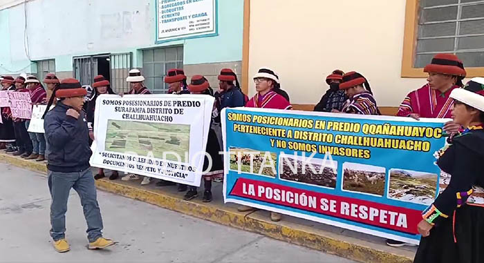Comuneros de Chuicuni realizan plantón en frontis de la Dirección Regional Agraria de Apurímac