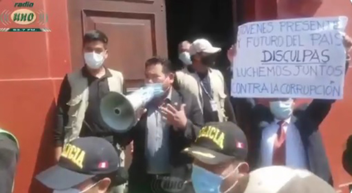 Tacna: congresista HÃ©ctor Maquera pide perdÃ³n a los jÃ³venes