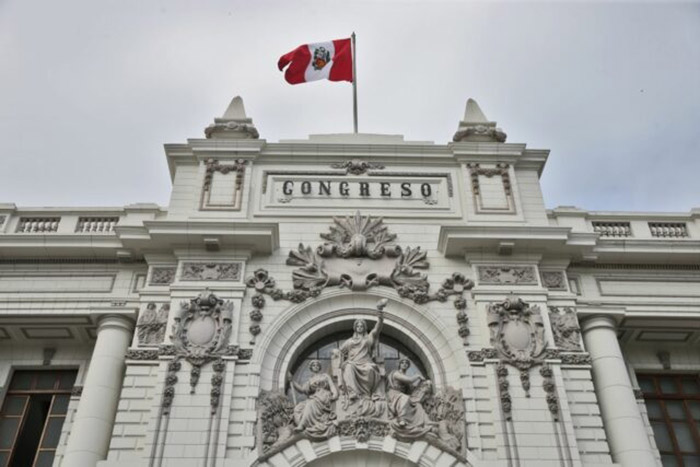 Congresistas pasarán una feliz Navidad con tarjeta de aguinaldo por 1,900 soles recién negociada