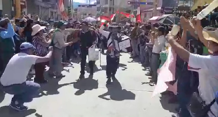 “Batallón Abancay” partió hacía Lima para sumarse a protestas contra gobierno de Dina Boluarte 