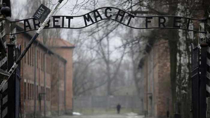 Policía de Polonia detuvo a turista neerlandesa que realizó saludo nazi en Auschwitz