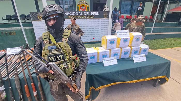 Cusco: sujetos trasladaban 131 kilos de cocaína en la tolva de una camioneta 