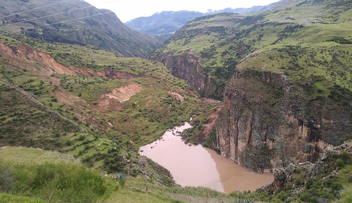 Deslizamiento de gran masa de tierra genera embalse de rÃ­o Virundo 