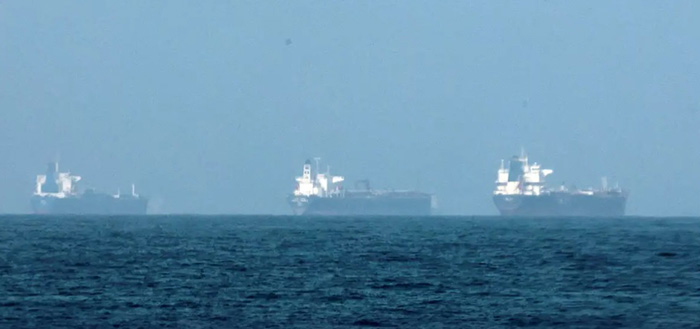 La tregua se tambalea: medios de Irán aseguran que el estrecho de Ormuz fue cerrado