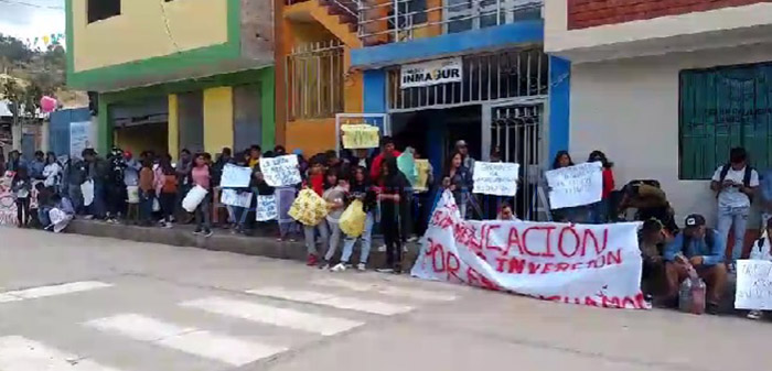 Estudiantes y docentes exigen reinicio de obra del Instituto Superior TecnolÃ³gico de Huaccana