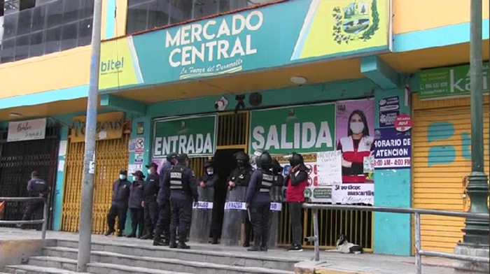 Comerciantes de mercado central y alcalde Chahuaylla firman acta de compromisos