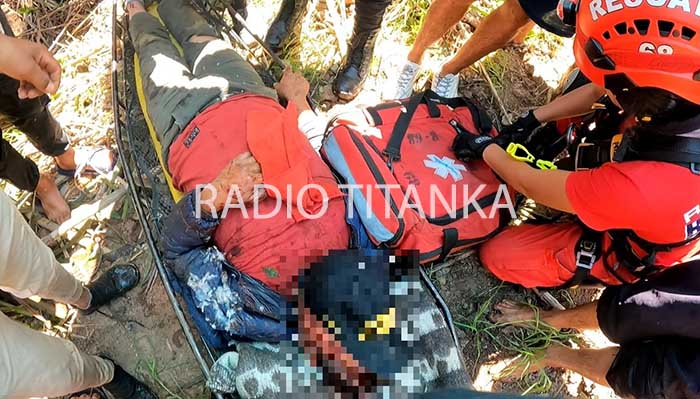 Dos graves tras caer automóvil por barranco en sector de Limapata