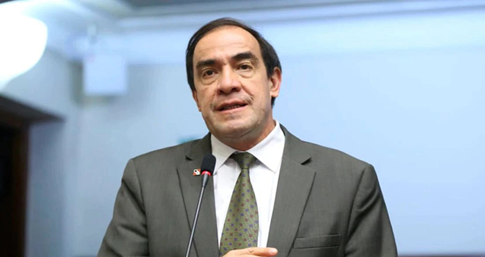 Yonhy Lescano: â€œNo es sostenible que una constituciÃ³n dada en dictadura mantenga su validezâ€
