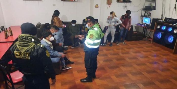 35 covidiotas son intervenidos en varias fiestas organizadas en distrit de Uripa 