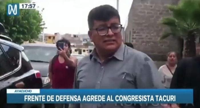 Ayacucho: congresista Germán Tacuri fue atacado con tomates por integrantes del Fredepa