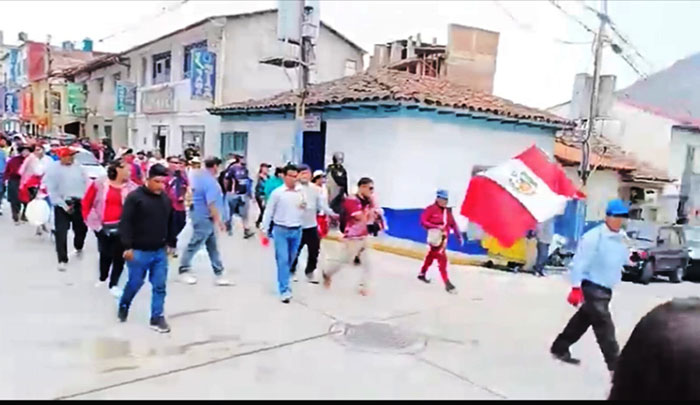 Abancay y Andahuaylas con movilizaciones y piquetes acataron primer día de paro nacional