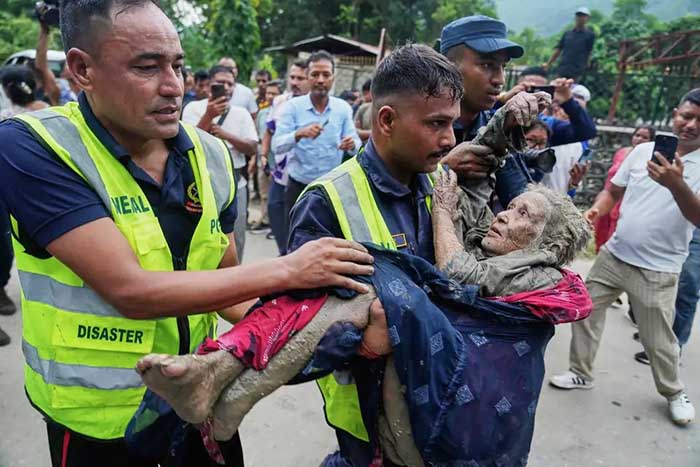 Tragedia en Nepal: la cifra de muertos llega a 353 y hay más de 1,300 desaparecidos