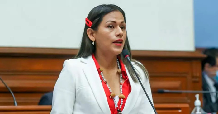 Silvana Robles sobre su renuncia a la bancada de PerÃº Libre: 