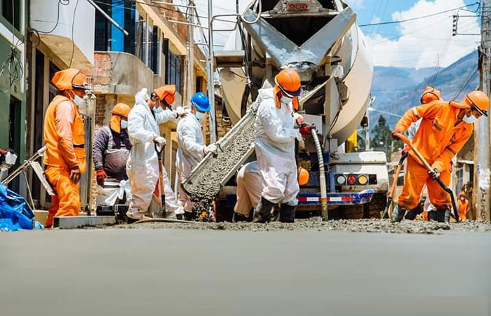 Emplean nuevas tecnologÃ­as y fibra metÃ¡lica para pavimentar calles de Talavera 