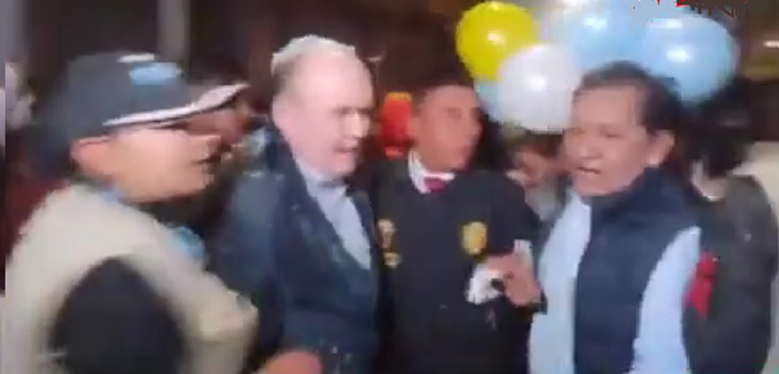 Puno: protestas y heridos en Juliaca tras llegada de Rafael López Aliaga 