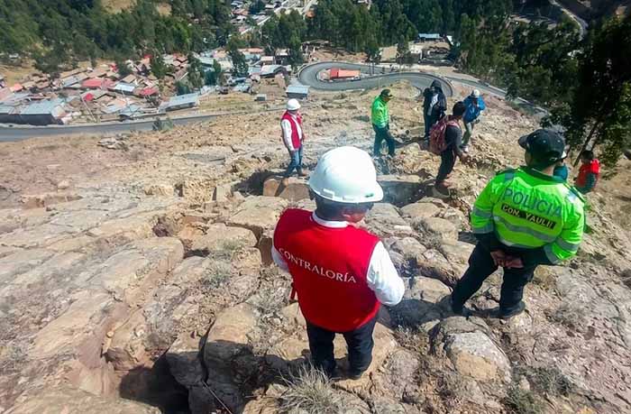 Huancavelica: Contraloría alerta sobre riesgo inminente de deslizamientos por grietas y deformaciones en el cerro Pucará