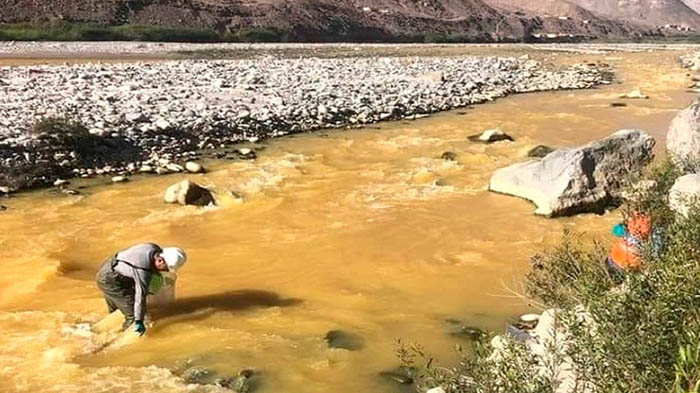 Arequipa: MÃ¡s de 200 pescadores se quedan sin trabajo por contaminaciÃ³n del RÃ­o Tambo