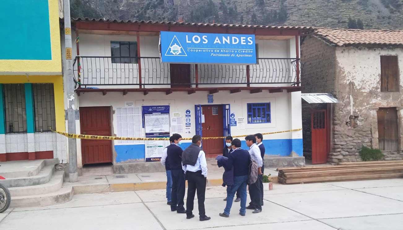 Desconocidos sustraen caja fuerte con más de 100 mil soles de cooperativa Los Andes en Totora Oropesa