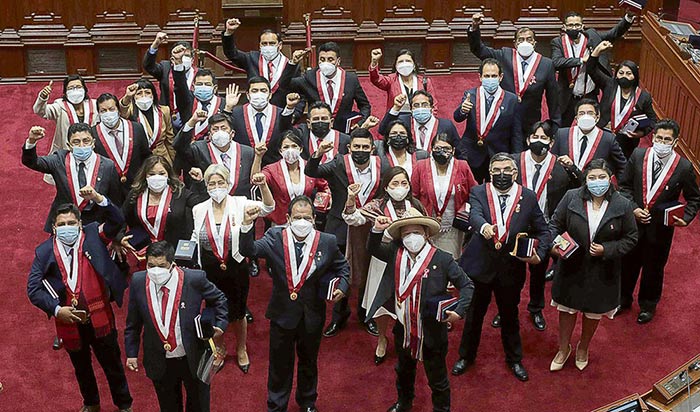 10 congresistas de Perú Libre renuncian a la bancada tras elección del Tribunal Constitucional