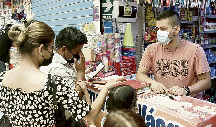 Precios de Ãºtiles escolares suben entre 30% y 40%