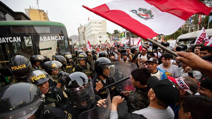 Centro de Lima: reportan enfrentamientos durante protesta contra el Gobierno