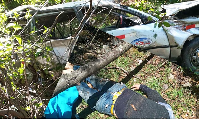 Dos muertos deja trágica caída de station wagon hacia abismo en Curpahuasi