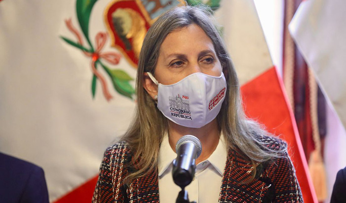 María del Carmen Alva excusa su alta desaprobación: “Hay un gran hartazgo en general de los políticos”