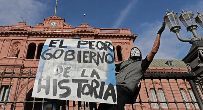 Vacunagate Argentina: protestas en varias ciudades por la 