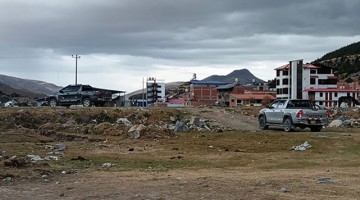 Trasladan a familia quemada por explosión de balón gas en camionetas alquiladas al Cusco 