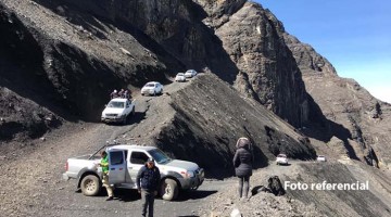 Pobladores lanzan piedras a camionetas de mineros informales en vía hacia Apu Pisti 