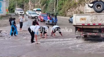 Efectivos policiales de la Comisaría de Bellavista realizan limpieza en quebrada de Nacchero 