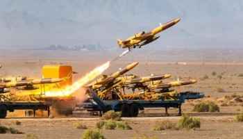 Irán desata represalia contra refinería saudí tras bombardeo de Israel a estratégico campo gasífero