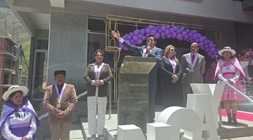 Alcalde Raúl Peña inauguró nuevo palacio municipal inconcluso 