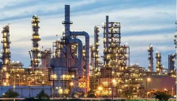 Ataques de EE.UU. e Israel a Irán disparan precios del petróleo y tensionan la distribución global de gas