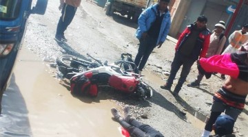 Conductor en presunto estado de ebriedad se da a la fuga tras atropellar a motociclista, en Challhuahuacho