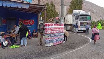 Arequipa: agricultores bloquean la Panamericana Sur contra proyecto Tía María