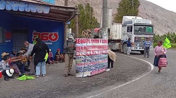 Arequipa: agricultores bloquean la Panamericana Sur contra proyecto Tía María