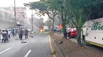 Al menos cinco muertos por explosión de coche bomba junto a base militar en Colombia  