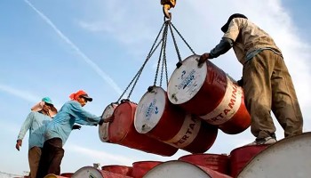 El petróleo vuelve a subir y toca los 126 dólares por barril