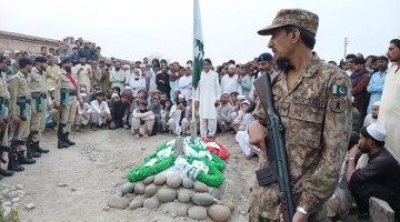 La tensión entre India y Pakistán aumenta mientras la comunidad internacional apela a la contención